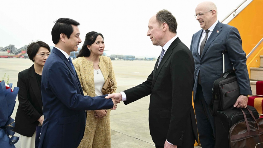 Speaker of Finnish Parliament arrives in Hanoi for official visit